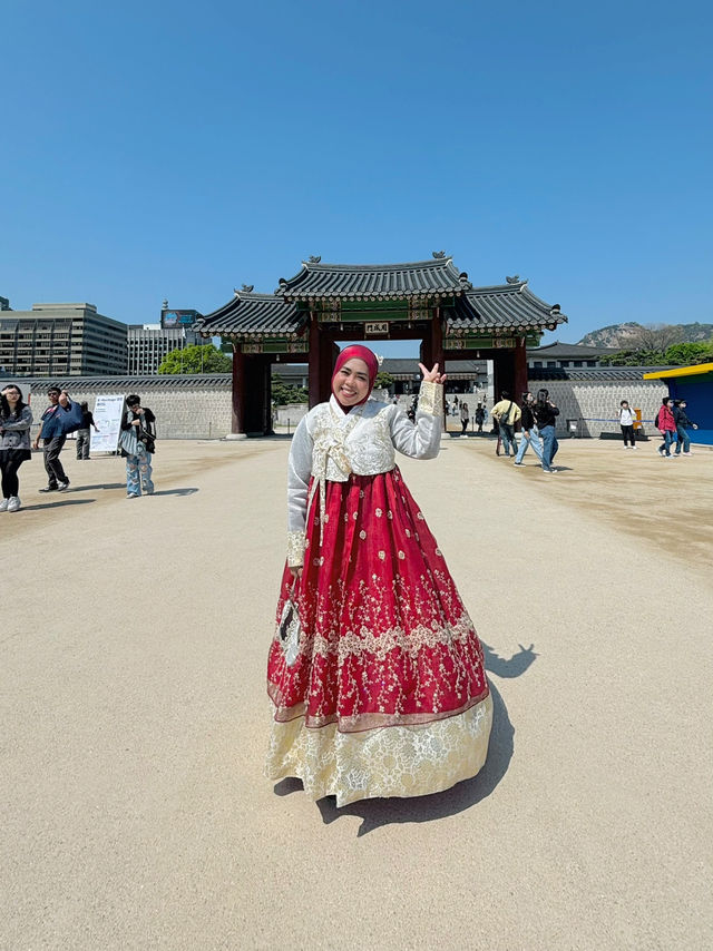 Wearing Hanbok Walk Around Gyeongbokgung Palace😍