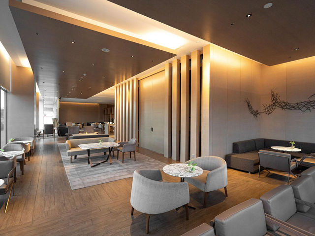 “Sunset Serenity by the Sea: The Luxury Haven of Marriott Kota Kinabalu”