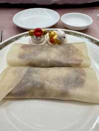 感謝Eric請大家給我過生日.美食.美酒加好友.鮮花.蛋糕真開心