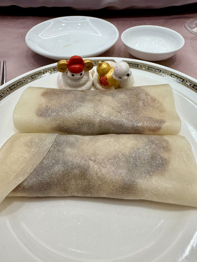 感謝Eric請大家給我過生日.美食.美酒加好友.鮮花.蛋糕真開心