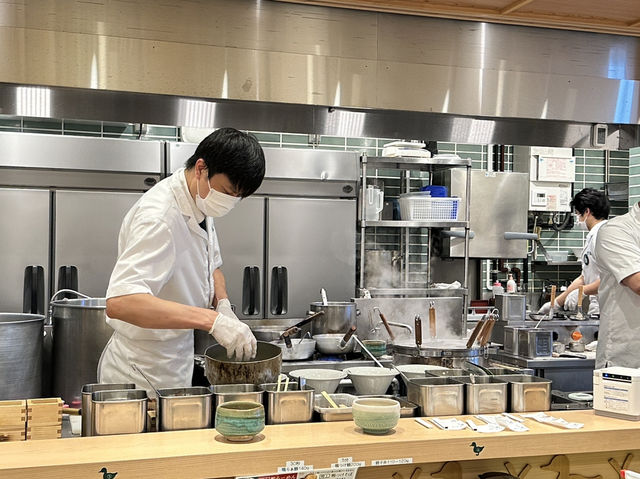 大阪梅田 らぁ麺 鴨と葱 梅田店 Ramen Kamo to Negi Osaka Umeda Branch