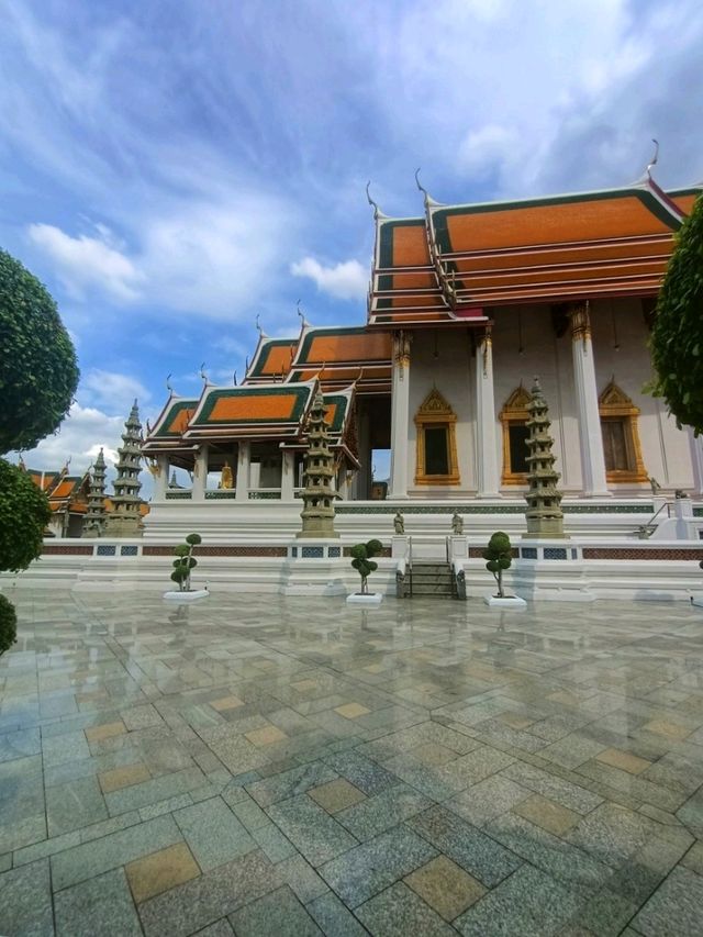 เที่ยวชมพระอุโบสถวัดสุทัศน์