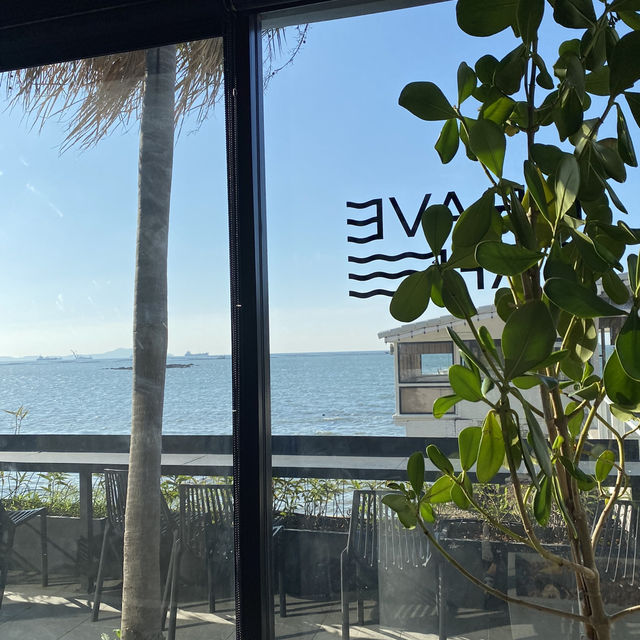 PRAVE CAFE – คาเฟ่ริมทะเลสุดชิลล์ วิวหลักล้าน
