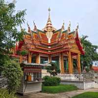 สักการะหลวงพ่อนรสิงห์และหลวงปู่หร่ำ เกสโร