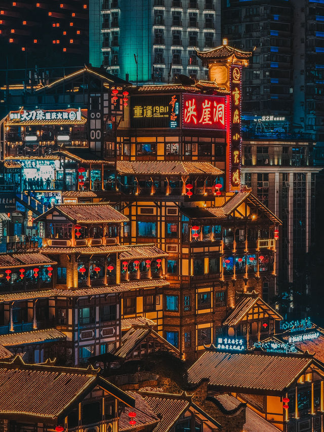From Quiet Corners to a Neon Wonderland – The Two Faces of Hongya Cave