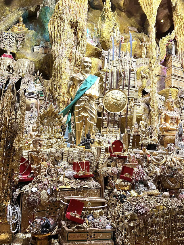 神秘的な竜の世界へ—ナコーンナーヨックの美しい寺「ワット・マニウォン」✨🐉🙏