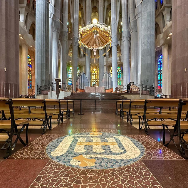 🌀 “Stone That Breathes: A Morning at Sagrada Família”