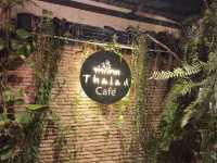 ร้านอาหารท่าลาด