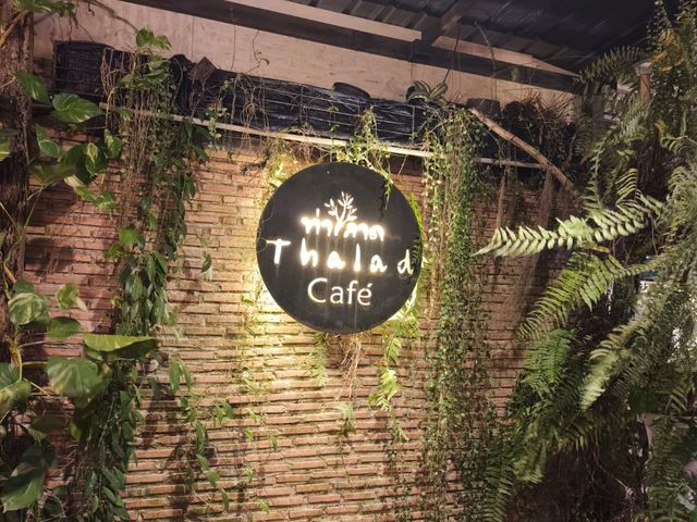 ร้านอาหารท่าลาด