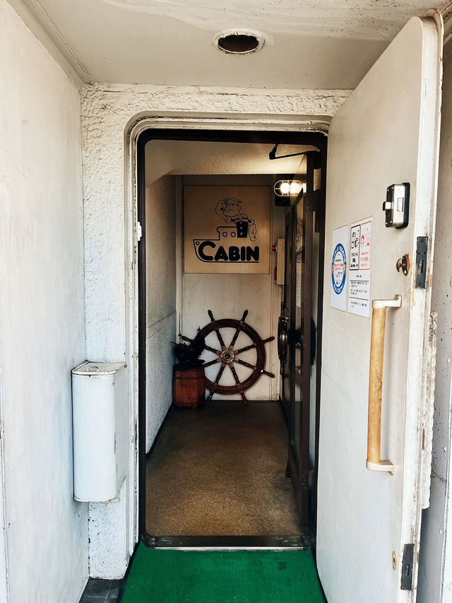 ☕️【大阪・南堀江 珈琲艇CABIN】船旅気分で朝時間を。道頓堀川沿いのレトロ喫茶で非日常を