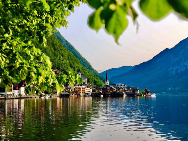 ： 🏞️ 湖と山に抱かれた、世界で最も美しい村——ハルシュタットで心癒される旅を。✨🇦🇹