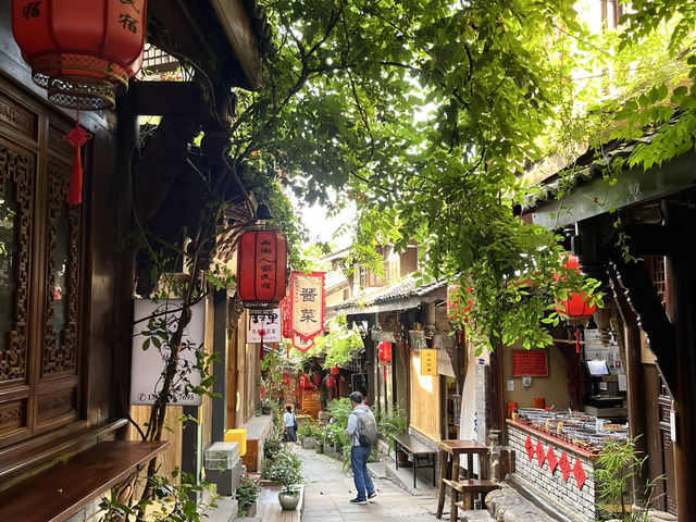  🌉 Nanqiao Bridge – Daytime Elegance, Nighttime Magic in Dujiangyan 