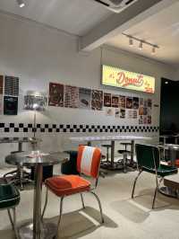 Comma Bakes, Retro Charm Meets Sweet Indulgence in Desaru