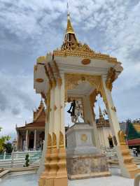 Legacy in Metal and Marble: The Pagoda, Pavilion, and the King on Horsebac
