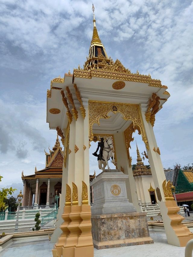 Legacy in Metal and Marble: The Pagoda, Pavilion, and the King on Horsebac
