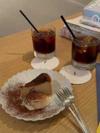 ハンドドリップで1杯ずつコーヒーをいれる喫茶店