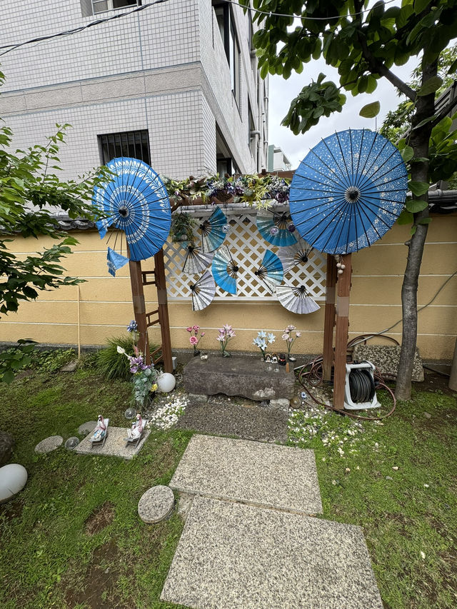 花手水と切り絵の御朱印が美しいお寺