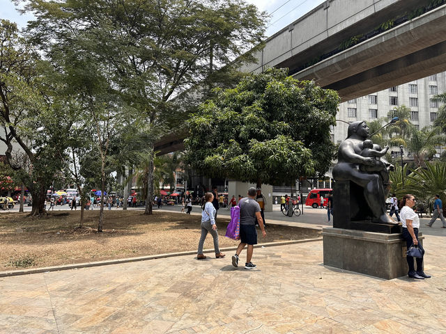【Plaza Botero｜メデジン中枢の野外アート広場】