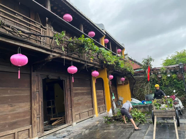 🌸 Wandering Through Hoi An Old Town – Day to Night Magic