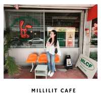 🧡 คาเฟ่เรโทรสีส้มสุดชิค: Millilit Cafe