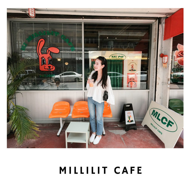 🧡 คาเฟ่เรโทรสีส้มสุดชิค: Millilit Cafe