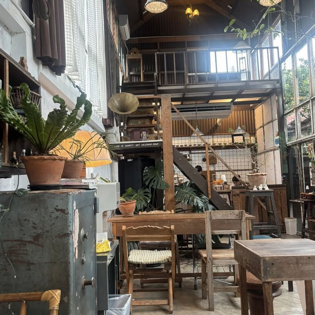 ☕ Mother Café – บ้านไม้ในสวน เหมาะนั่งทำงานสุดใจ  