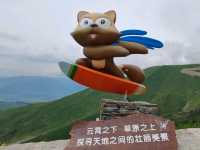 Above the Clouds: Breathing the Summit of Yunxiao Peak