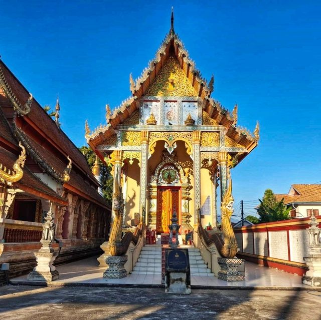 ไหว้พระนอนศักดิ์สิทธิ์ ณ วัดเก่าโบราณที่แม่ริม