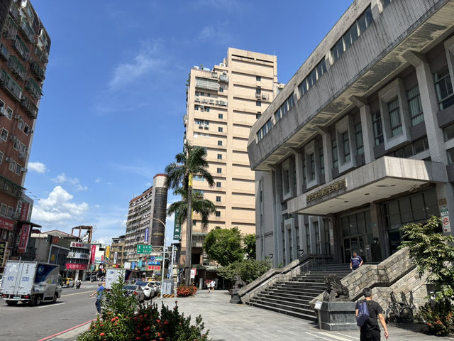 新北市-市立圖書館三重分館（歷史建築 × 重建前紀錄 × 騎車族友善景點）