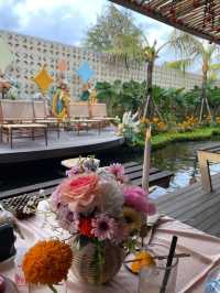 Gemitir Glow, Bali’s Bloom-Fueled Café Escape