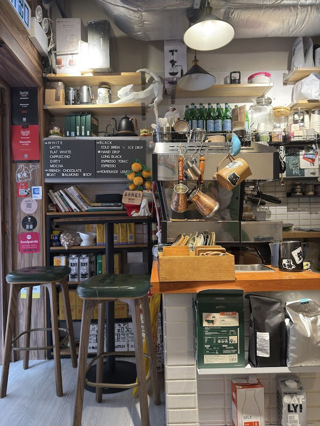 Meanwhile Coffee Hong Kong, Cozy Brews in the Heart of Sheung Wan