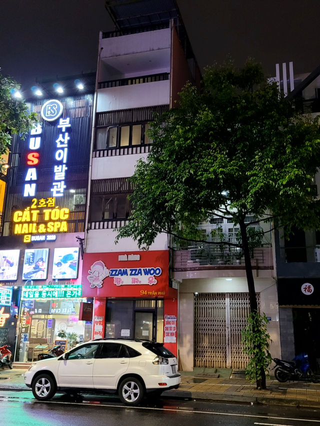 다낭의 밤거리를 걸으며..
