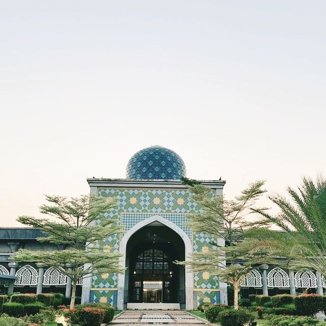 Tranquility in Transit: Masjid Sultan Abdul Samad KLIA
