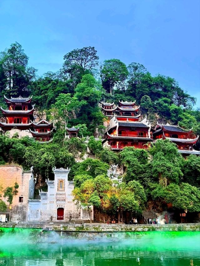 River Bends and Chill Streets in Zhenyuan Ancient Town