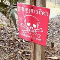 🔥 "Echoes of Conflict: A Solo Journey Through Siem Reap’s War Museum" 💣