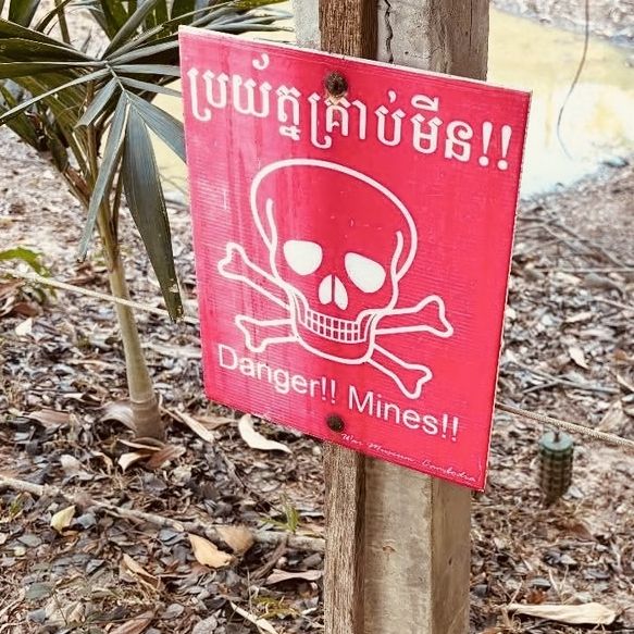 🔥 "Echoes of Conflict: A Solo Journey Through Siem Reap’s War Museum" 💣