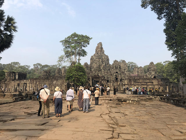 【アンコール・トム｜カンボジア・シェムリアップ 「石の顔に見つめられる古代都市。王の都の圧倒的スケール」】