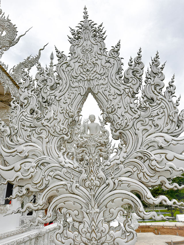 The Taj Mahal of Thailand Wat Rong Khun temple 