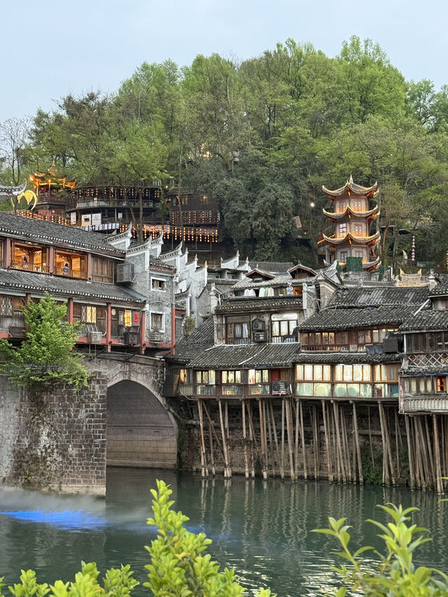 🌞 凤凰古镇白日风光｜光影里流淌着千年故事 🌿