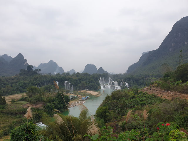 🌊 Detian Waterfall: A Borderless Wonder in Guangxi
