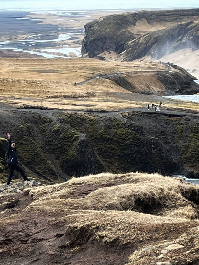 夜晚自己會發光的瀑布🙀🙀 Selijalandsfoss