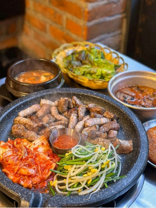 A Plate of Grilled Meat in Ikseon-dong