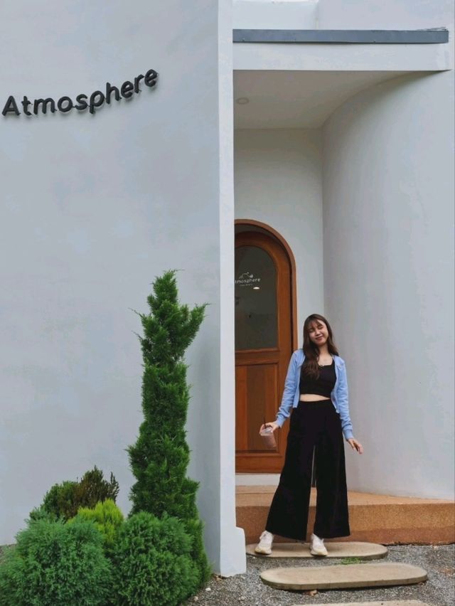 Atmosphere : คาเฟ่วิวภูเขาที่สวยจนอยากหยุดเวลา Atmosphere : คาเฟ่วิวภูเขาที่สวยจนอยากหยุดเวลา