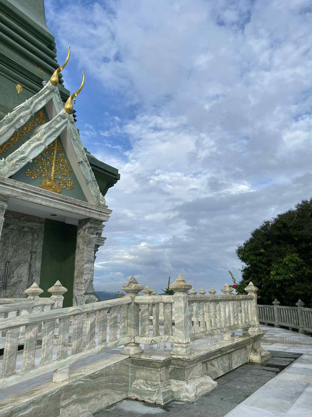 วัดถ้ำสหายธรรมจันทร์นิมิต