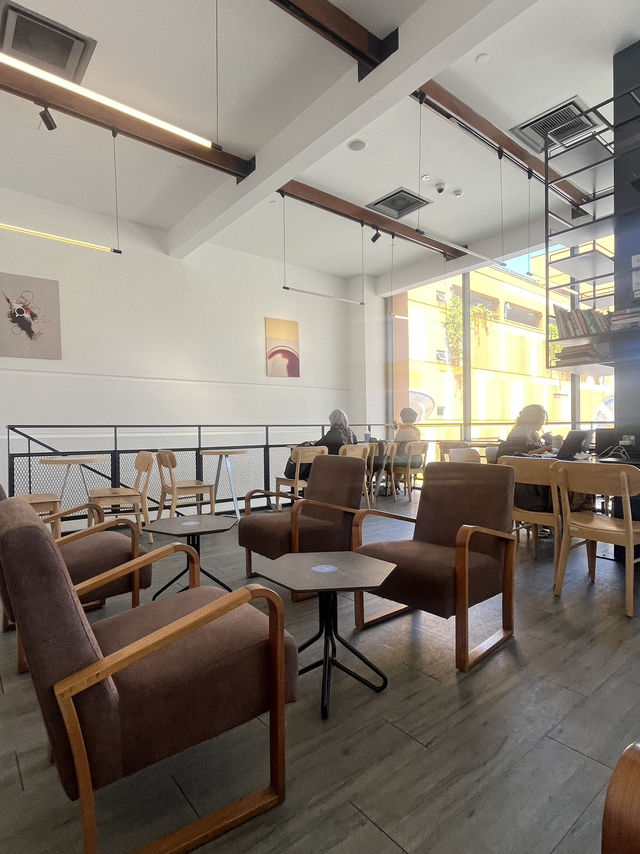 Gigi Coffee at One Utama: A Minimalist Urban Retreat ☕🌆
