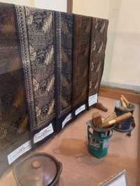 Batik, identitas dan warisan bangsa.