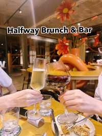 เปิดกลางคืนแล้ว Halfway Brunch & Bar 🍊🥑