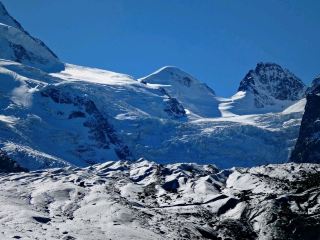瑞士阿爾卑斯山伯爾尼納山脈