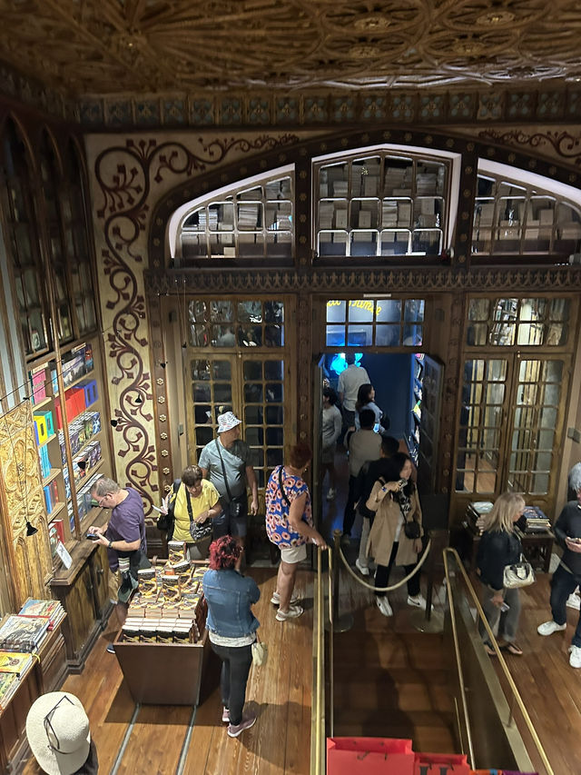 【🇵🇹ポルトガル】世界一美しい本屋"レロ書店"