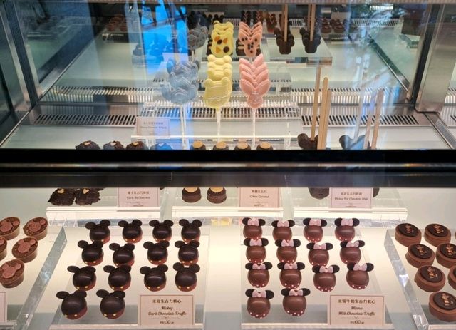 🍫☕ รีวิวคาเฟ่ขนมช็อกโกแลตในโรงแรมสุดน่ารัก!